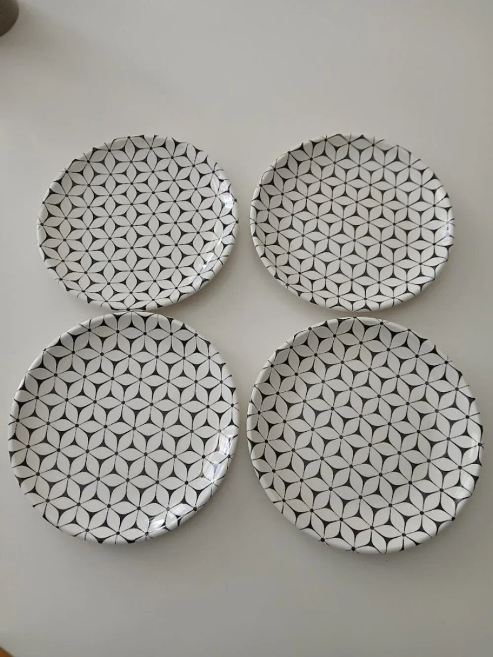 222 Fifth - Large Melamine Dinner Plates (4)